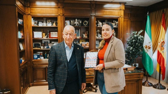 Roquetas impulsa el comercio con una campaña especial por San Valentín
