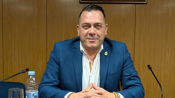 Vox exige al PP la limpieza «urgente» de la Plaza Alcalde Pomares de Roquetas