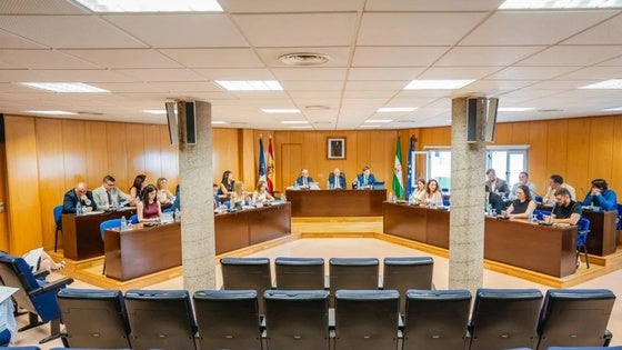 Estudio de viabilidad del Cercanías del Poniente y bonificaciones para hoteles, temas del Pleno
