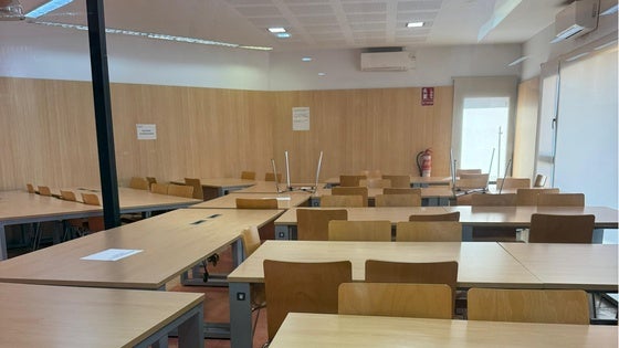Denuncian el cierre de la única sala de estudio para universitarios y opositores en Roquetas