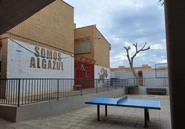 Imagen del IES Somos Algazul del municipio de Roquetas de Mar.