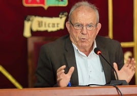 El alcalde de Vícar, Antonio Bonilla, en uno de los momentos del Pleno municipal celebrado en la mañana de este viernes.