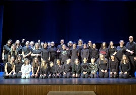 Roquetas conmemora el Día Mundial del Teatro rindiendo homenaje al alumnado de la Escuela