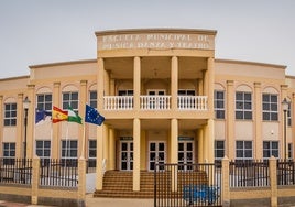 Fachada de la Escuela Municipal de Música, Danza y Teatro de Roquetas.