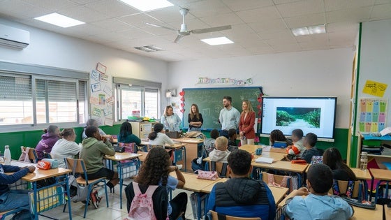 Talleres sobre la Posidonia: escolares aprenden educación ambiental en Roquetas