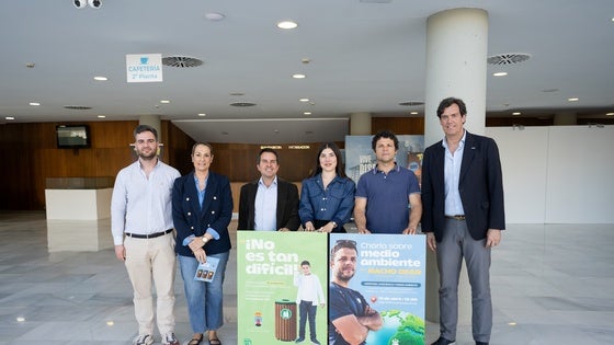 Roquetas acoge la charla del explorador y escritor Nacho Dean