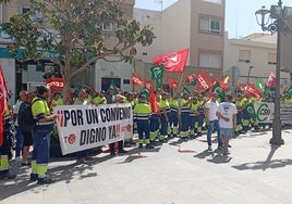 Uno de los parones que hicieron los trabajadores de la empresa de limpieza en la Plaza de la Constitución.