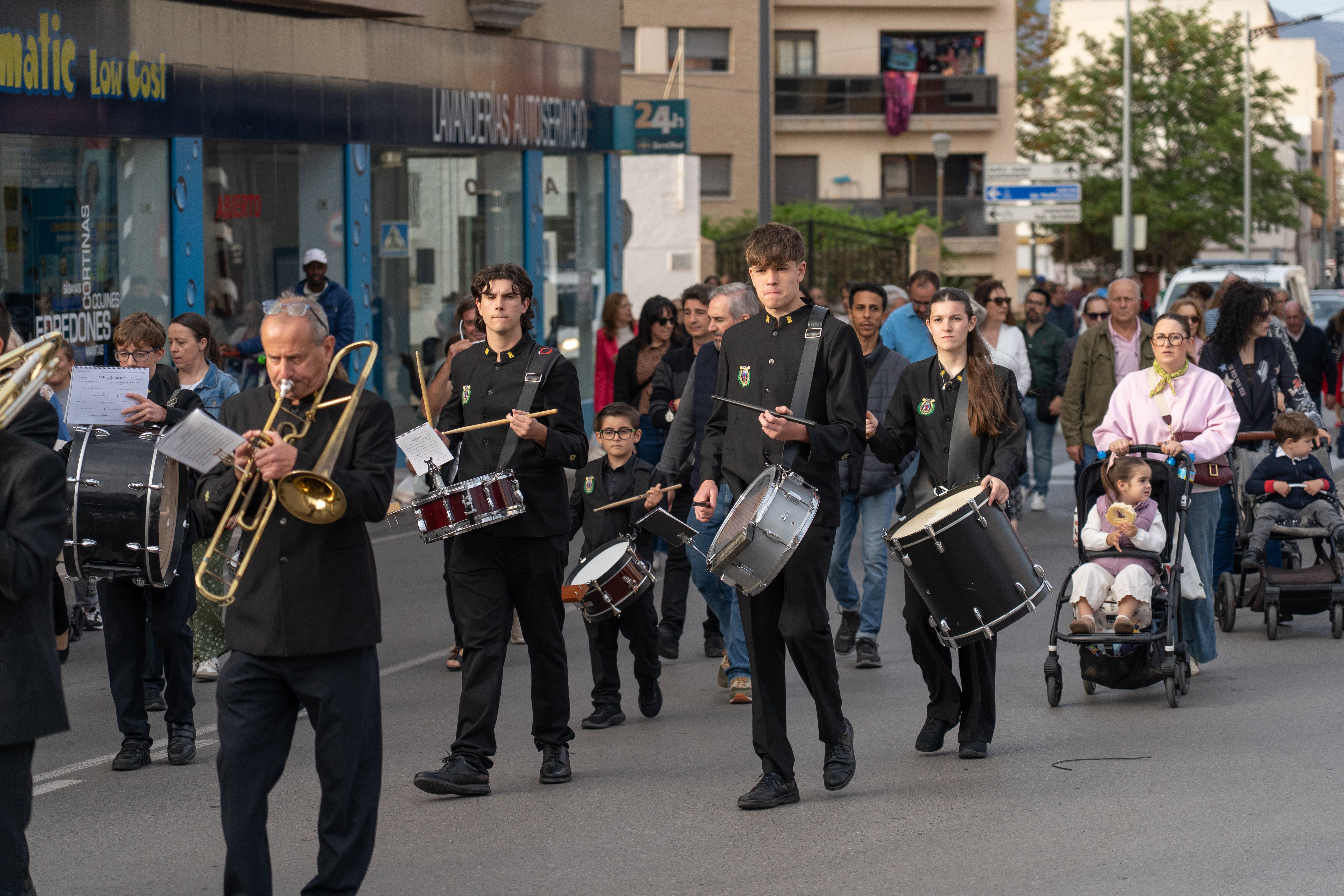 San Marcos recorre en procesión las principales calles de Roquetas, en imágenes