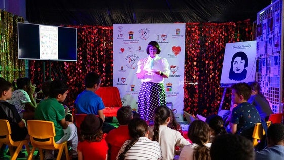 Cuentacuentos y recreaciones históricas, actividades que disfrutan los jóvenes en la Antorcha de las Letras