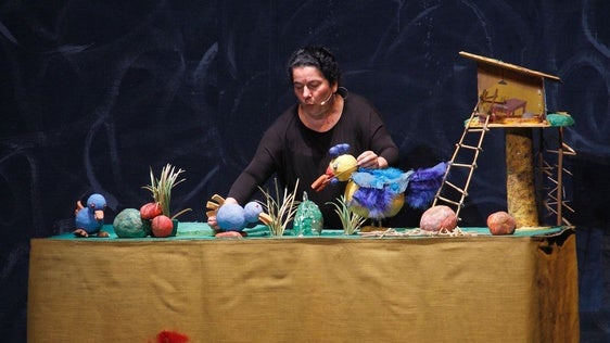 La Gotera de la Lazotea representa la obra de teatro escolar 'La gallina churra' en Roquetas