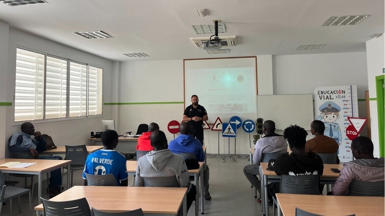 Vícar finaliza los cursos de educación civil sobre patinetes eléctricos