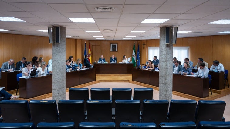 El Pleno da luz verde al acuerdo del despliegue de la Policía Nacional en Roquetas