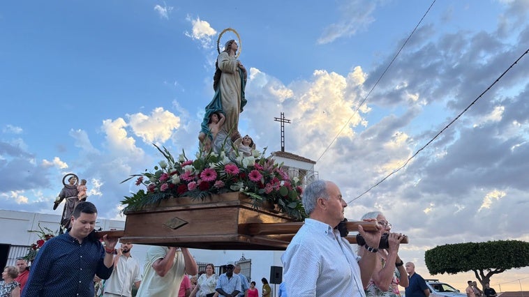 Cortijos de Marín finaliza sus fiestas con la procesión de San Antonio y la Inmaculada
