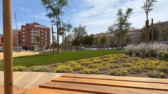 Roquetas mejora las zonas verdes y crea nuevos espacios infantiles en el Parque de los Bajos