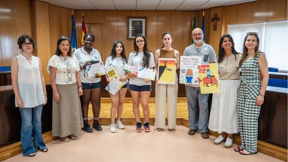 Roquetas entrega los premios del concurso 'Roquetas de Mar sin adicciones'