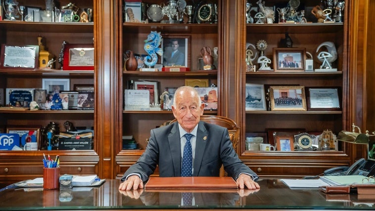Amat exige al Gobierno voluntad política para garantizar la presencia de la Guardia Civil en Roquetas