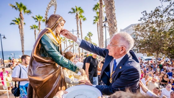 Cucaña, juegos y procesión marítima terrestre por las Fiestas del Puerto de Roquetas en honor a Santa Ana y a la Virgen del Carmen