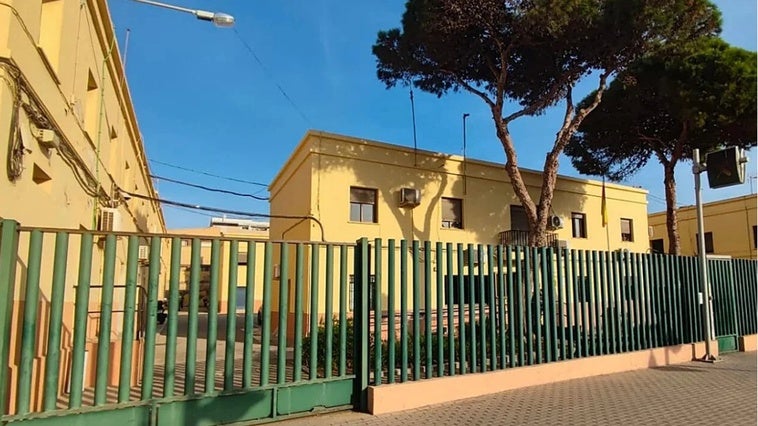 Asociaciones profesionales de la Guardia Civil y el PP de Roquetas mantienen una reunión sobre el cierre del cuartel