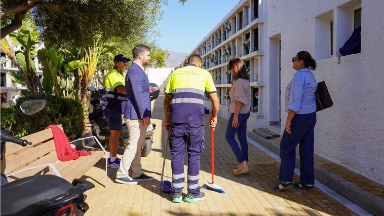 Roquetas refuerza el dispositivo especial de Todos los Santos y amplía el horario de los tres camposantos