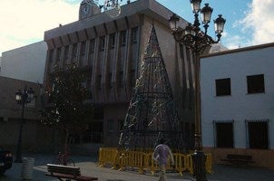 Más de 300 arcos de luces LED para iluminar la Navidad roquetera