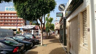 Playa Serena renovará por fin su iluminación con nuevas farolas