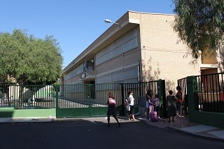 El colegio Blas Infante lleva una semana sin luz tras un cambio de contadores de Endesa