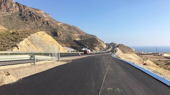 El acceso a la Autovía del Mediterráneo por las Colinas de Aguadulce es ya una realidad