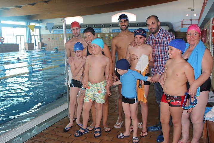 El Área de Voluntariado amplía los talleres de natación para niños autistas en colaboración con los colegios