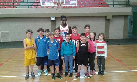 Lola Pendande jugará con España el Torneo de baloncesto de Le Poinçonnet