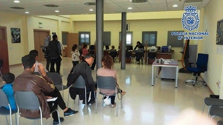 La oficina del DNI ya expide la tarjeta de residencia para extranjeros