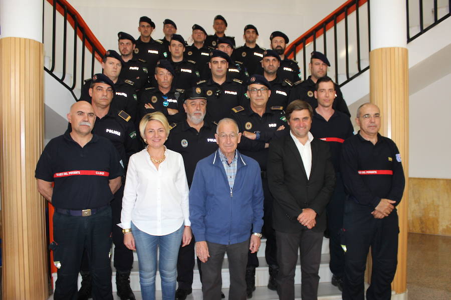 El Grupo Operativo y Táctico de la Policía Local recibe un curso de bomberos del Poniente