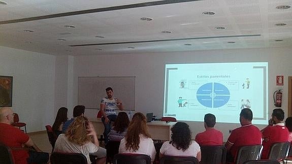 La segunda charla sobre técnicas para educar a los hijos despertó gran interés en Vícar