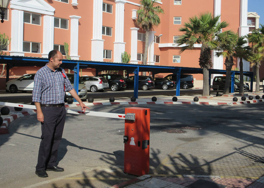 IU exige recuperar el uso público de los aparcamientos de la calle Diagonal de Playa Serena