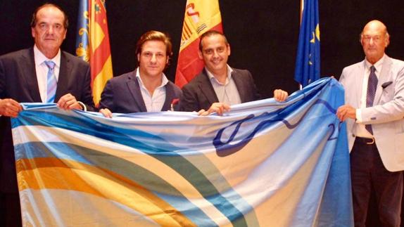 La playa de Los Bajos lucirá el próximo año una bandera de Ecoplayas