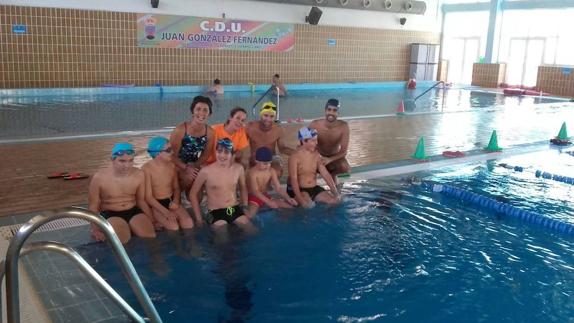 Arrancan las actividades de natación para los niños de las Aulas TEA del municipio