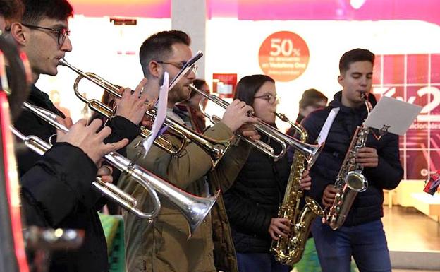 Integrantes de la Agrupación Musical Ubetense.