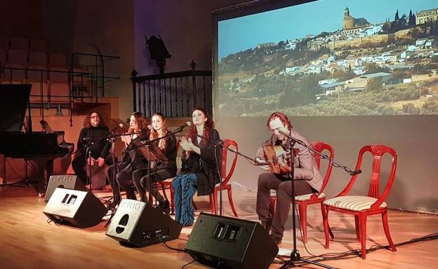 Alicia Gil interpretó 'Úbeda en el corazón' de Paco Ortega.
