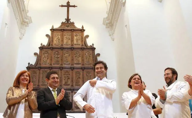 Pepe Rodríguez, en el centro, en su visita a Úbeda durante la Fiesta Anual del Primer Aceite.