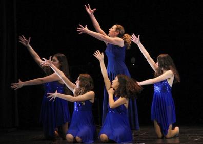 Imagen secundaria 1 - Selene Muñoz, compañía de Mari Nati Muñoz y el dúo formado por Almudena Román y Mario Leiva.