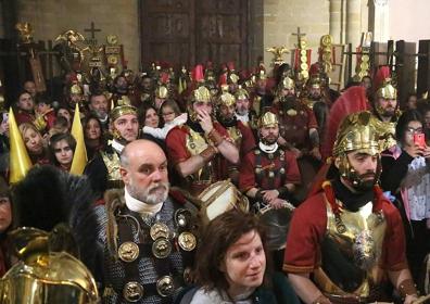 Imagen secundaria 1 - La Columna y la Humildad se quedaron en sus templos.