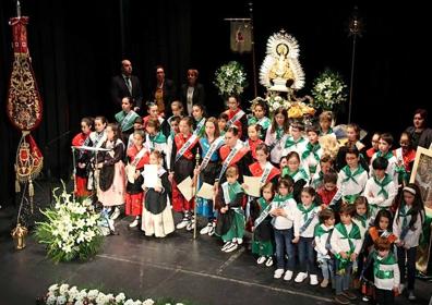 Imagen secundaria 1 - Pregón de López Barella, romeras y romeros y cartel de Pedro Líndez.