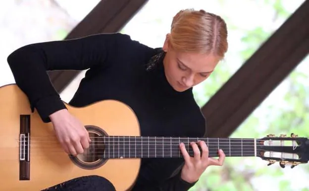 La guitarrista alemana Julia Trintschuk.