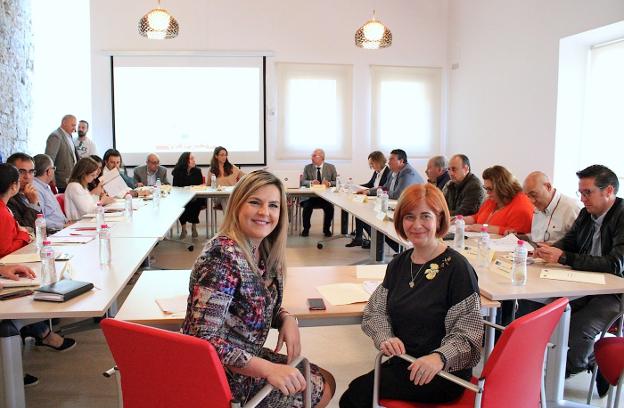 Las alcaldesas de Úbeda y Baeza presidieron la reunión.