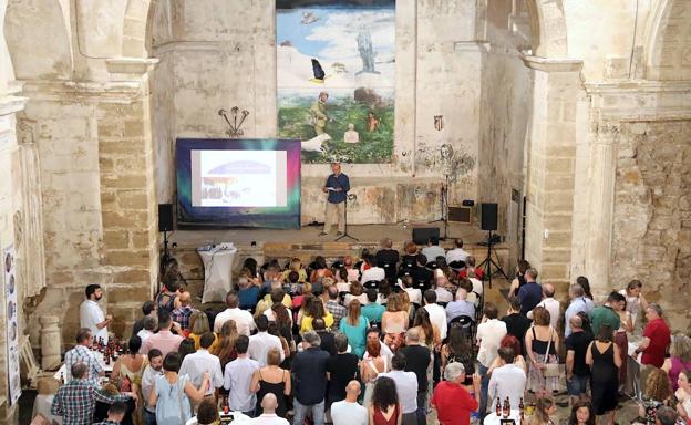 Imagen principal - Acto en San Lorenzo, actuación musical e intervención de la alcaldesa.