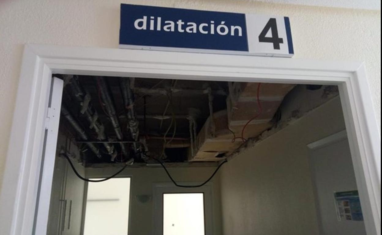 Sucesos en Jaén: Se desploma el techo de la sala de dilatación del hospital de Úbeda