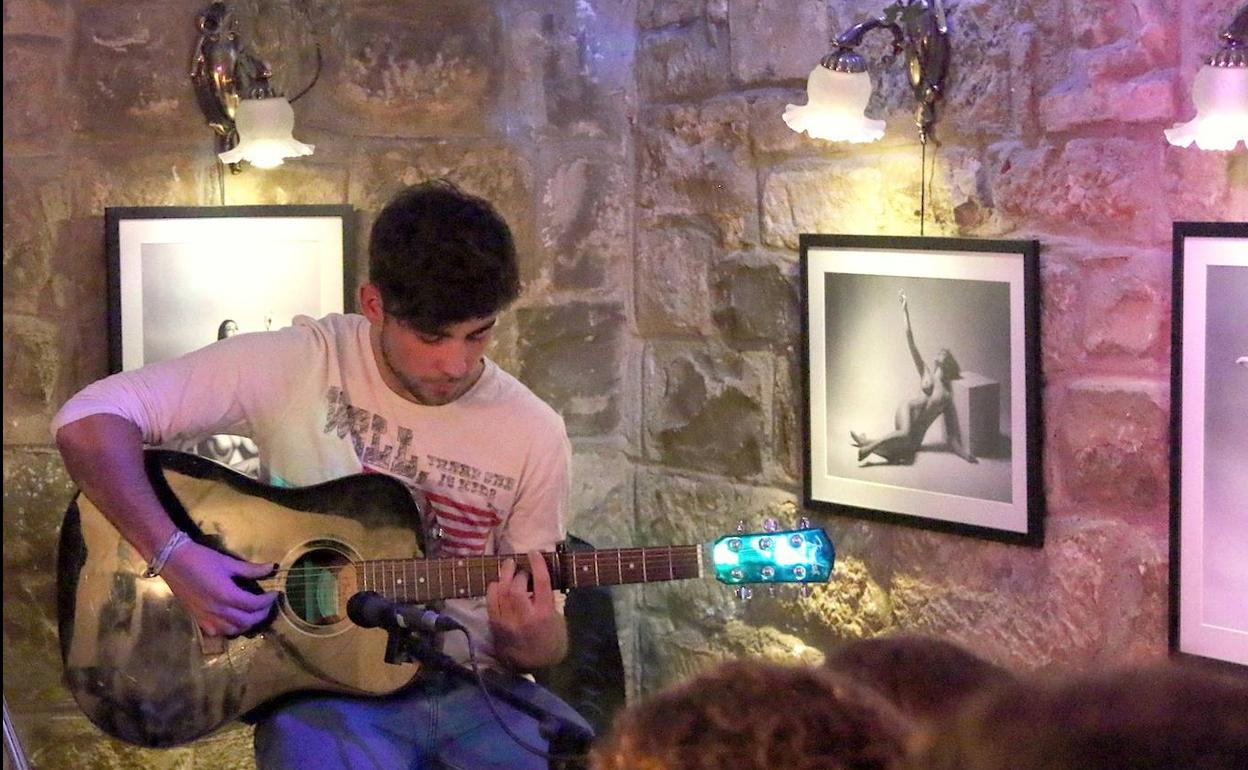 Concierto acústico de seis jóvenes intérpretes a base de temas propios y versiones