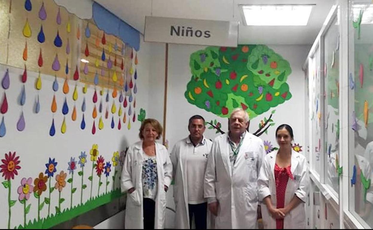 La Asociación Tréboles decora las urgencias pediátricas del hospital de Úbeda