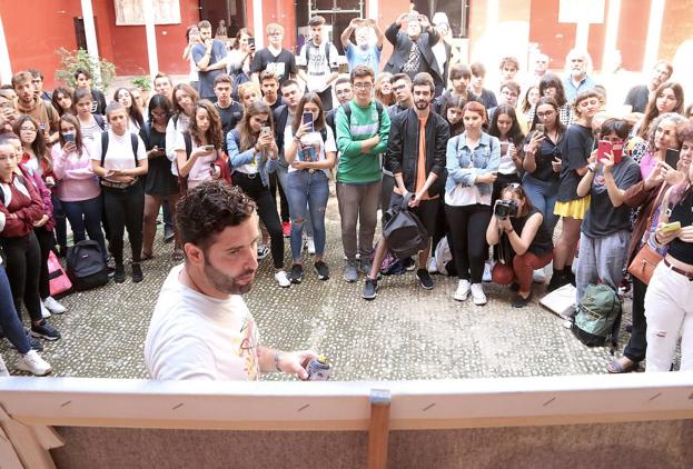 El artista grafitero Belin ofrece una clase magistral en Úbeda