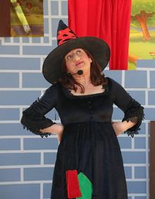 Imagen secundaria 2 - Los Toreros Muertos, espectáculo de peonzas y teatro infantil de calle.