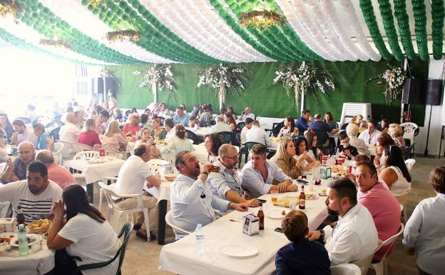 Imagen principal - Distintas perspectivas de la feria.